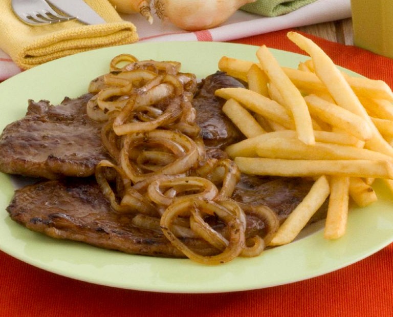 Bife Acebolado c/ Batata Frita